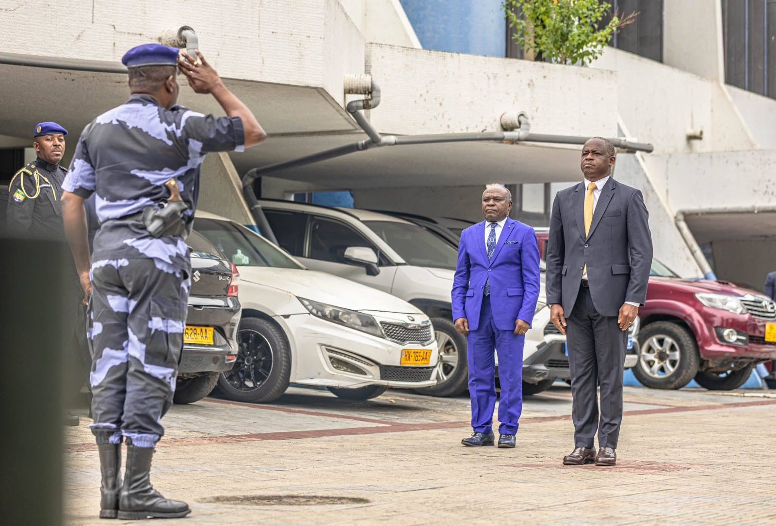 M. PhilippeTONANGOYE, de passage au Cabinet du Vice-Président du Gouvernement.
