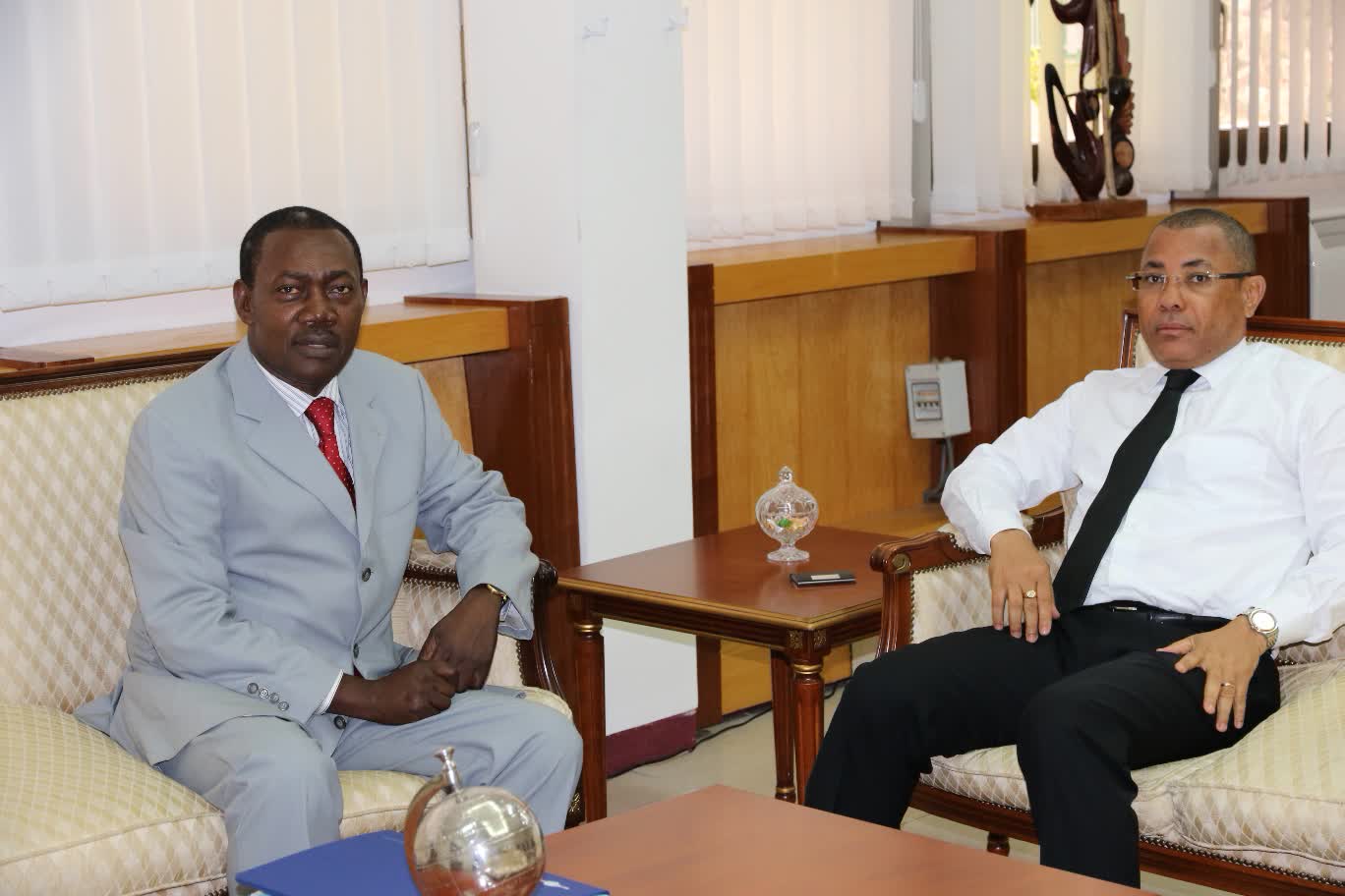 Le Ministre et le Président du Conseil d'Administration de la SP
