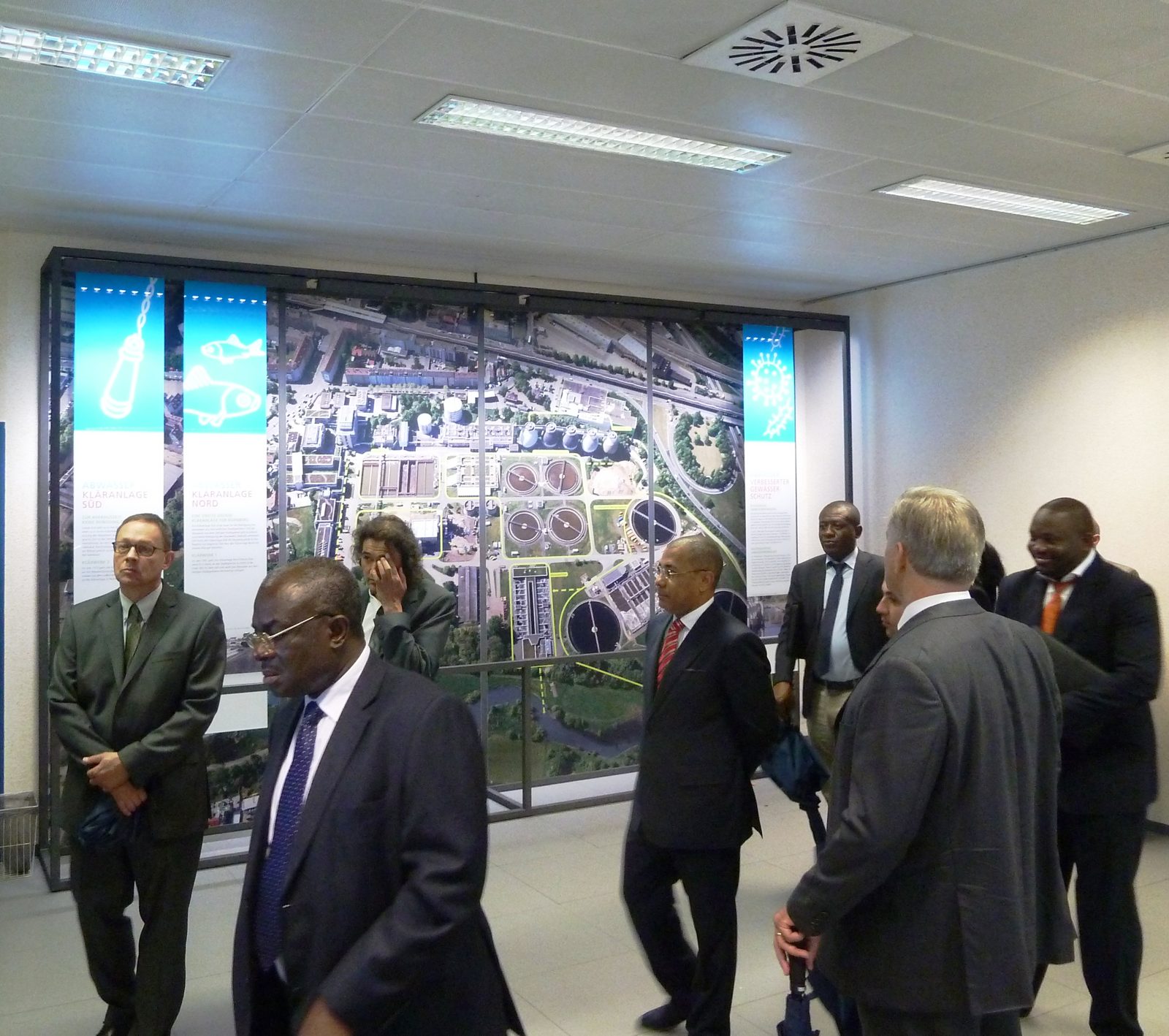 Le Ministre Désiré GUEDON visitant l’usine d’épuration des eaux usées de Nuremberg.